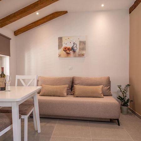 Aaa Apartments & Rooms With Free Parking Pola Esterno foto