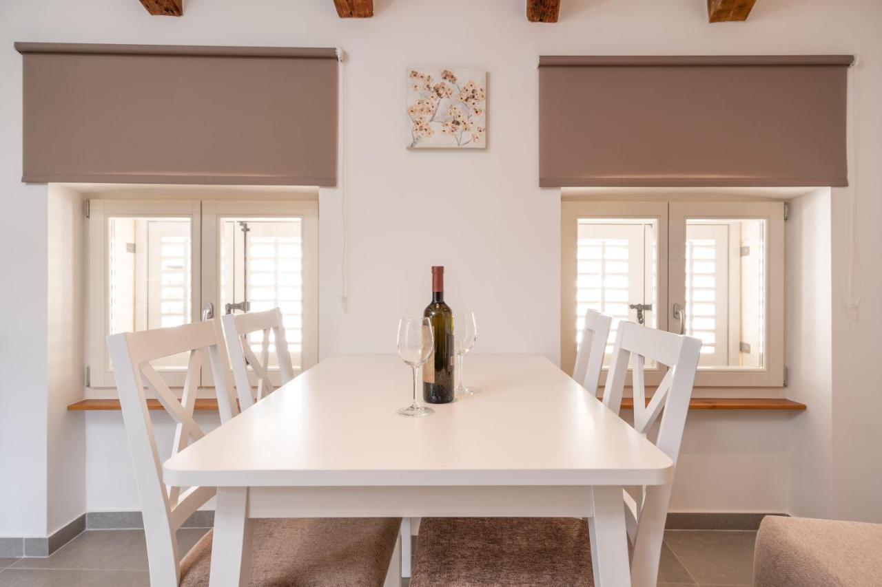 Aaa Apartments & Rooms With Free Parking Pola Esterno foto