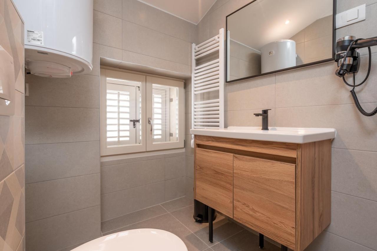 Aaa Apartments & Rooms With Free Parking Pola Esterno foto