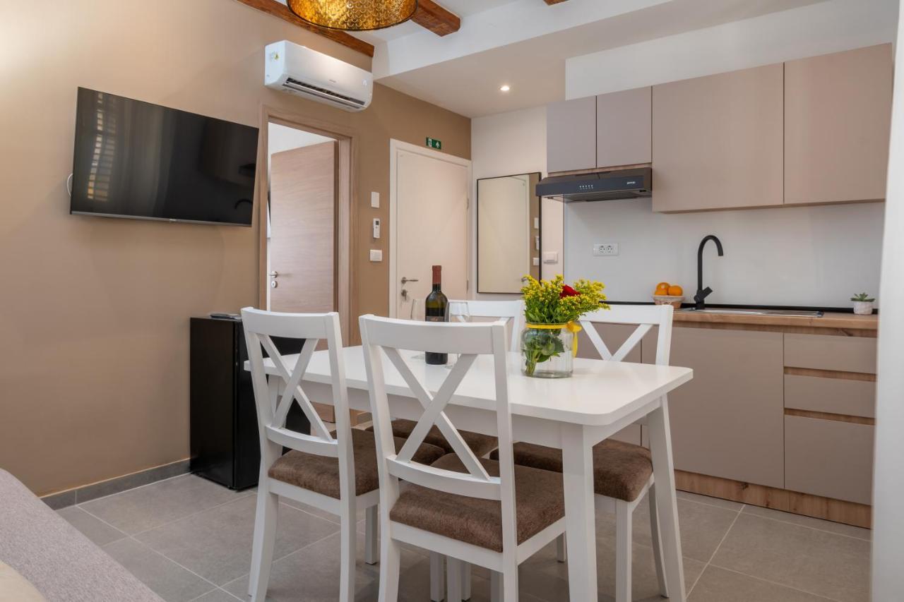 Aaa Apartments & Rooms With Free Parking Pola Esterno foto