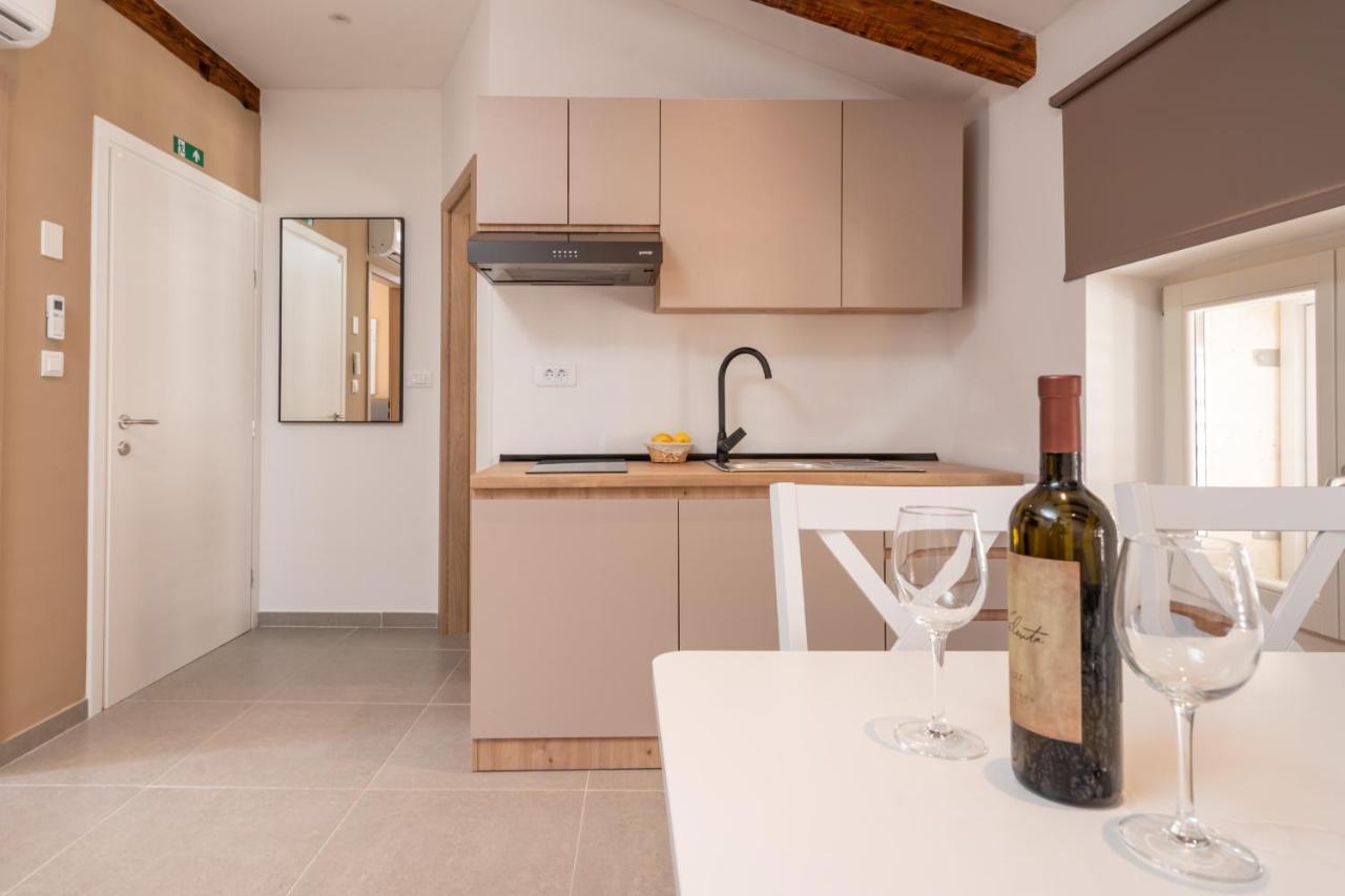 Aaa Apartments & Rooms With Free Parking Pola Esterno foto