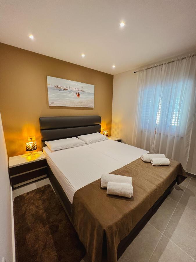 Aaa Apartments & Rooms With Free Parking Pola Esterno foto